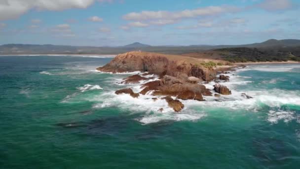 Vista Aérea Longe Look Now Headland Bay Emerald Beach Austrália — Vídeo de Stock