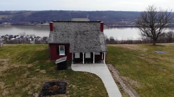 John Rankin House Ripley Ohio Menghadap Sungai Ohio Rekaman Drone — Stok Video