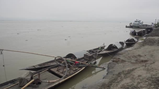 Bateaux Sont Attachés Bord Rivière Bangladaise — Video