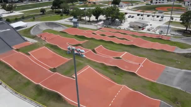 Riderless Bmx Track Well Maintained Facilities — Stock Video