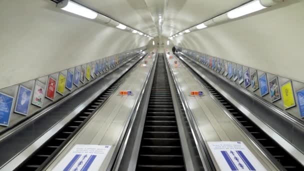 Rolltreppe Der Londoner Bahn Während Der Sperrung — Stockvideo