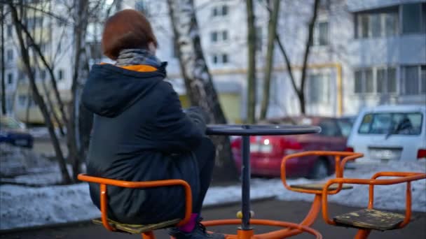 Jeune Femme Écharpe Extérieur Printemps Arrive Hiver Est Fini Que — Video