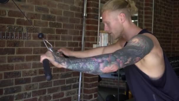 Muscly Man Home Gym Exercising Straight Arm Pull Downs — Stock Video