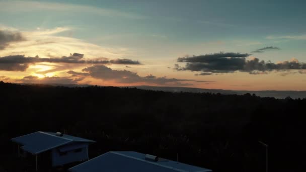 Drone Vliegt Omhoog Lucht Als Zon Ondergaat Papoea Nieuw Guinea — Stockvideo