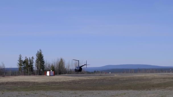 Helicóptero Decolando Aeródromo Aeroporto Regional Williams Lake Colúmbia Britânica Canadá — Vídeo de Stock