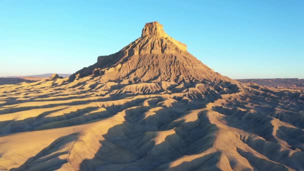 Luchtfoto Kantelen Boven Woestijn Factory Butte Utah — Stockvideo