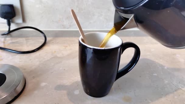 Film Grain Pour Black Coffee Mug Coffee Pot Drink Fresh — ストック動画