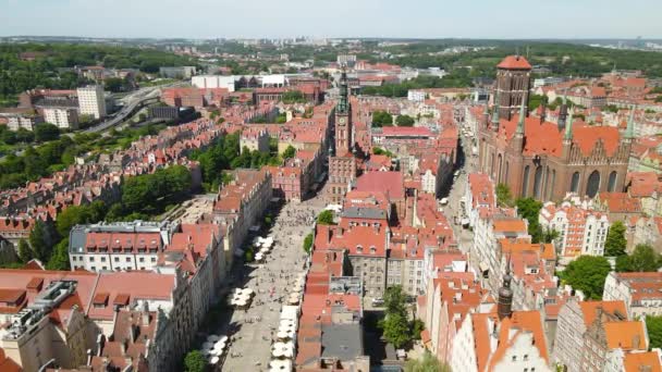 Panorama Starego Miasta Gdańska Ludzie Spacerujący Długim Rynku Bazylika Wniebowzięcia — Wideo stockowe