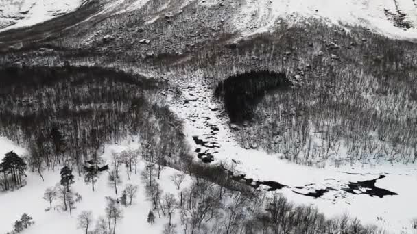 Παγωμένη Κοιλάδα Του Ποταμού Στην Εξοχή Της Νορβηγίας Κατά Διάρκεια — Αρχείο Βίντεο