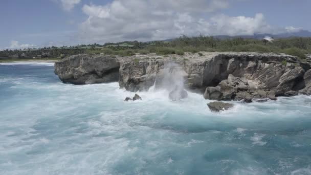 Ocean Waves Crashing Rocks Plaży Wraków Statków Kauai Hawaje Lotnictwo — Wideo stockowe