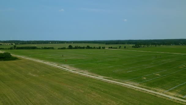 Αεροφωτογραφία Του Απέραντου Πεδίου Για Την Ηλιακή Ενέργεια Farm Zwartowo — Αρχείο Βίντεο