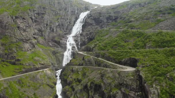 Wodospad Stigfossen Trollstigen Regionie Więcej Romsdal Norwegia Antena — Wideo stockowe