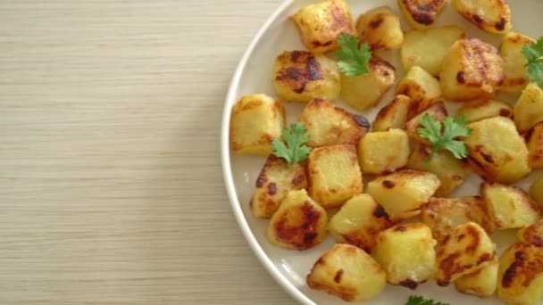 Patate Arrosto Alla Griglia Piatto Bianco — Video Stock