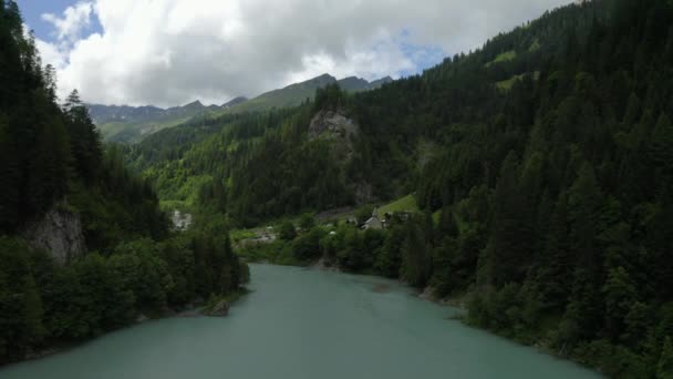 Letecké Panorama Úzkého Horského Jezera Gigerwaldsee Kantonu Gallen Švýcarsko — Stock video