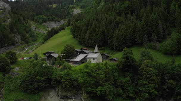 Vista Panorámica Del Valle Del Pueblo Alpino Montaña Martin Calfeisental — Vídeos de Stock