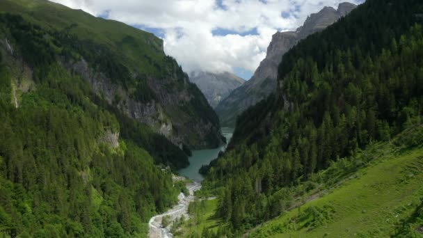 Valle Montaña Suiza Con Barrera Del Lago — Vídeos de Stock