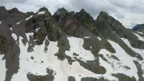 スイス セントガレン州ピゾルの山岳地帯のピーク 五湖ハイキングコースの一部 — ストック動画