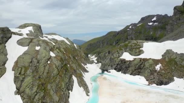 空中だ ピゾル近くの湖の絶景 スイス — ストック動画