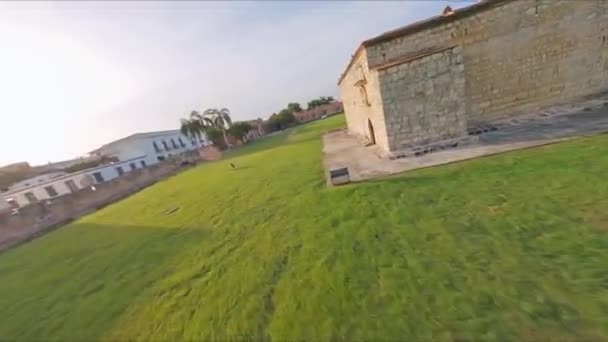 Twierdza Ozama Santo Domingo Dominikana Ekstremalny Akrobatyczny Freestyle Aerial Fpv — Wideo stockowe