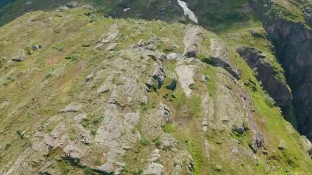 Top View Rugged Landscape Klovane Peak Turquoise Water Oldevatnet Lake — Stock Video