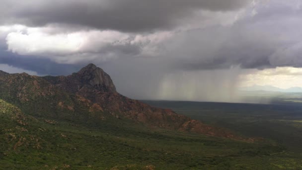 Lluvia Fuerte Cayendo Las Nubes Sobre Río Rico Arizona Vista — Vídeos de Stock