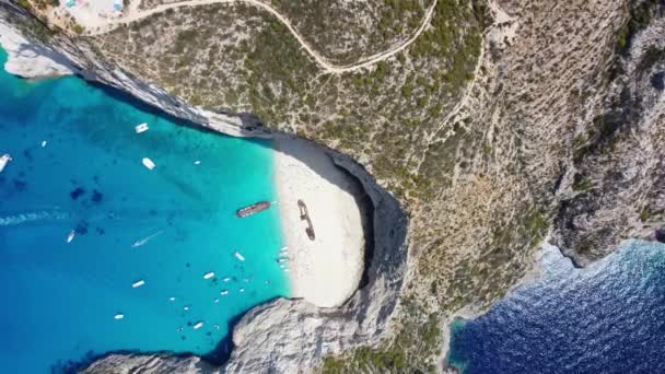 Navagio Beach Turyści Popularnej Plaży Wrak Resztkami Panagiotis Grecji Antena — Wideo stockowe