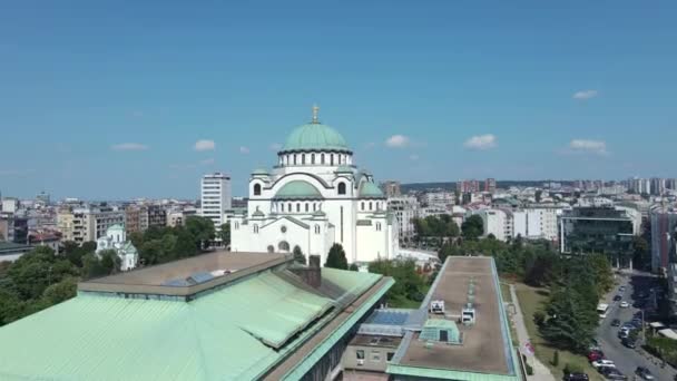塞尔维亚贝尔格莱德圣萨瓦圣殿 城市景观天际线的空中景观 东正教宗教地标和纪念物 Pedestal Drone射击 — 图库视频影像