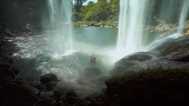 Couple Rock Waterfall Enjoying Summer Vacation Tilt Shot — Stock Video