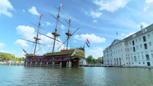 Vista Típica Los Viejos Barcos Amsterdam — Vídeos de Stock