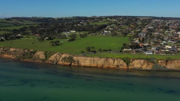 Aerial Tilt Cara Acantilado Piedra Caliza Clifton Springs Australia — Vídeos de Stock