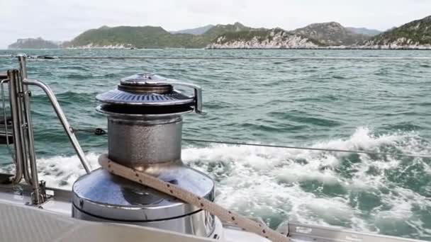 Handhållen Detalj Skott Trissa Sidan Segelbåt Med Den Oländiga Thailand — Stockvideo