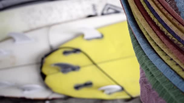 Yellow Surfboard Blurry Background 선택적 — 비디오