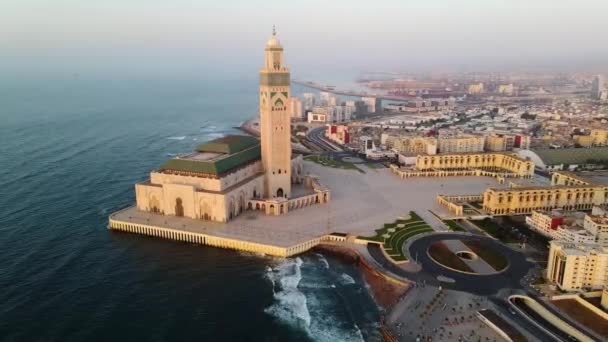 Flygfoto Framför Hassan Moskén Soluppgång Casablanca Marocko Bana Drönare Skott — Stockvideo