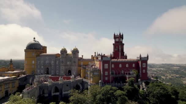 Cinematic Sky Castle Pena Palats Sintra Mot Vackra Molnlandskap Blå — Stockvideo