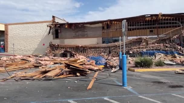 Panning Shot Grocery Storefront Collapse — Stock Video