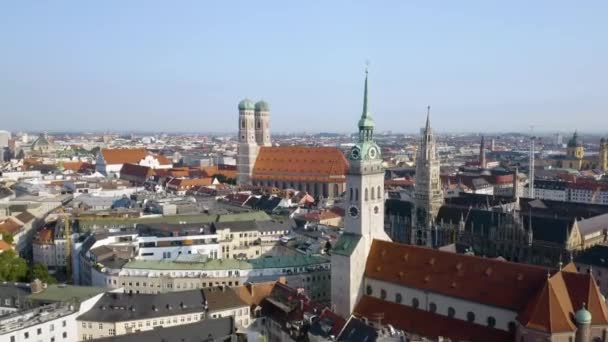 德国巴伐利亚慕尼黑旧城的空中建立射击 夏日日出 — 图库视频影像