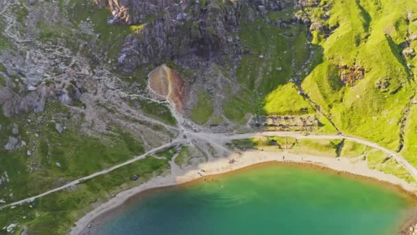 Parc National Snowdonia Descente Lente Dessus Des Eaux Émeraudes Lac — Video