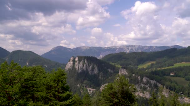 Ορθάνοιχτη Θέα Του Εντυπωσιακού Ορεινού Τοπίου Στην Ευρώπη Σαφή Ημέρα — Αρχείο Βίντεο