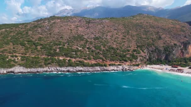 Krásná Zátoka Gjipe Albánii Tyrkysovou Mořskou Vodou Praní Písečné Pláže — Stock video