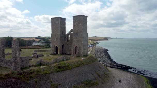 Reculver Towers Kent Luftaufnahme Eines Mittelalterlichen Gebäudes Meer Kent England — Stockvideo