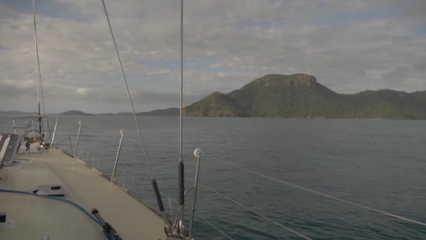 Turnbuckle Grabrail Sailboat Cruising Hook Passage Whitsundays Qld Australien Weitschuss — Stockvideo