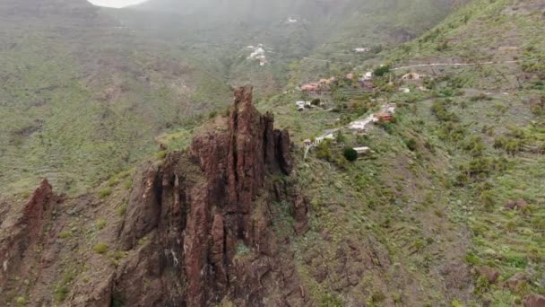 Fantástico Plano Aéreo Roque Masca Pequeño Pueblo Montaña Isla Tenerife — Vídeos de Stock