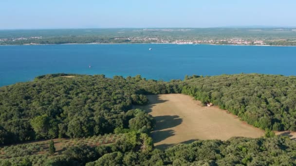 Tiro Aéreo Sobre Ilha Brijuni Croácia Com Vista Sobre Estreito — Vídeo de Stock