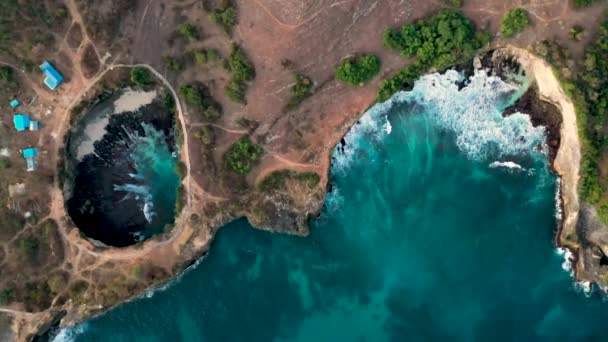 Luchtfoto Van Beroemde Toeristische Plaats Broken Beach Het Nusa Penida — Stockvideo