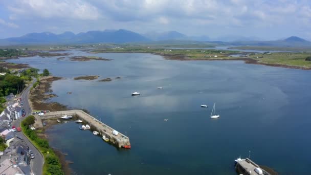 Wioska Roundstone Connemara Hrabstwo Galway Irlandia Lipiec 2021 Drone Wypycha — Wideo stockowe