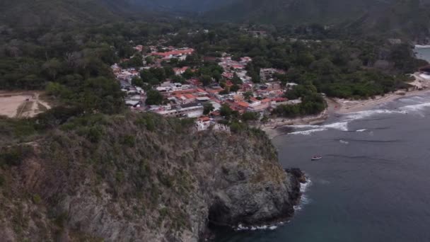 Sobrevuelo Frente Costa Del Pueblo Puerto Colombia Aragua Venezuela — Vídeos de Stock