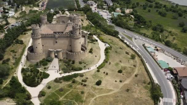 マドリード スペインのコミュニティでManzanaresの新城の高いバードスアイビュー この中世後期宮殿はスペインの特別な文化的関心の場所です — ストック動画
