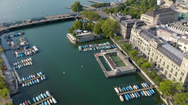 Aerial Pan Revela Lago Zurich Centro Zurich Suiza Hermoso Día — Vídeo de stock