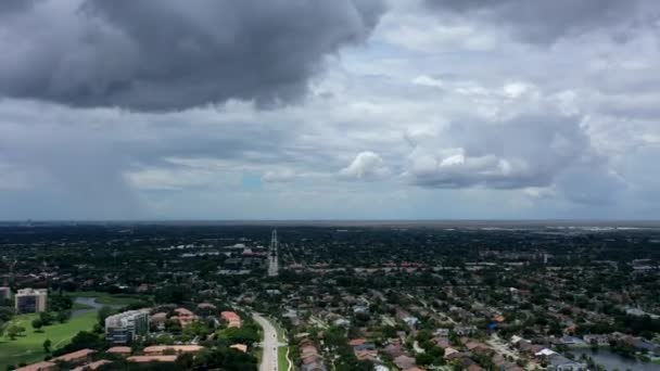 Wysoki Kąt Widok Powietrza Przedmieścia Florydy Pochmurny Dzień Kamera Wysoko — Wideo stockowe