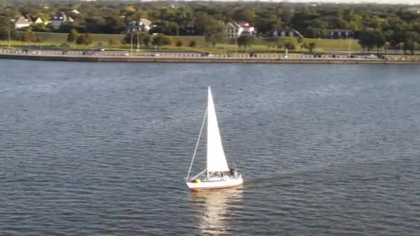 Dinghy Boat Sailing Lake Pontchartrain New Orleans Louisiana Fine Weather — Stok Video